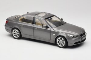 BMW 530i E60 Grey Metallic Revell 1:18 08841 Metal — zdjęcie 6 z 8