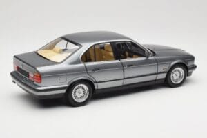 BMW 535i E34 Szary Metallic Minichamps 1:18 100024008 Metal — zdjęcie 3 z 8
