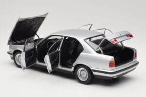 BMW 535i E34 Srebrny Minichamps 1:18 100024005 Metal — zdjęcie 5 z 8