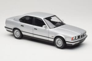 BMW 535i E34 Srebrny Minichamps 1:18 100024005 Metal — zdjęcie 6 z 8