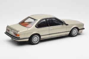BMW 635 CSi E24 Bronzit Beige Metallic AUTOart 1:18 70523 Metal — zdjęcie 3 z 8