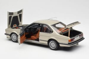 BMW 635 CSi E24 Bronzit Beige Metallic AUTOart 1:18 70523 Metal — zdjęcie 5 z 8