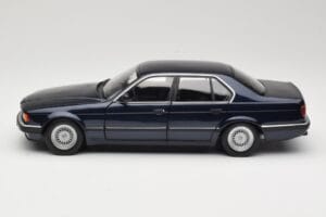 BMW 730i E32 Niebieski Metallic Minichamps 1:18 100023006 Metal — zdjęcie 4 z 8