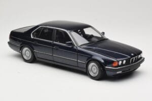 BMW 730i E32 Niebieski Metallic Minichamps 1:18 100023006 Metal — zdjęcie 6 z 8