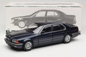BMW 730i E32 Niebieski Metallic Minichamps 1:18 100023006 Metal — zdjęcie 8 z 8