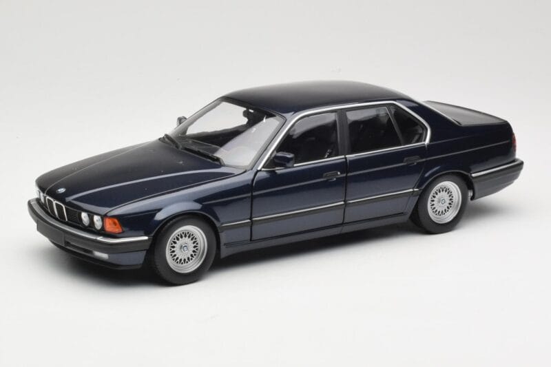BMW 730i E32 Niebieski Metallic Minichamps 1:18 100023006 Metal