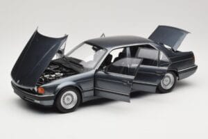BMW 730i E32 Grey Metallic Minichamps 1:18 100023005 Metal — zdjęcie 2 z 8