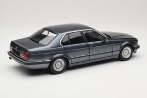 BMW 730i E32 Grey Metallic Minichamps 1:18 100023005 Metal — zdjęcie 3 z 8