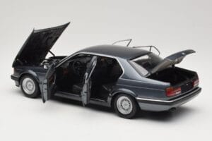 BMW 730i E32 Grey Metallic Minichamps 1:18 100023005 Metal — zdjęcie 5 z 8