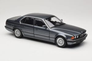 BMW 730i E32 Grey Metallic Minichamps 1:18 100023005 Metal — zdjęcie 6 z 8