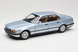 BMW 730i E32 Jasnoniebieski Metallic Minichamps 1:18 100023008 Metal