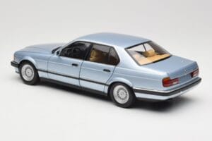 BMW 730i E32 Jasnoniebieski Metallic Minichamps 1:18 100023008 Metal — zdjęcie 7 z 8