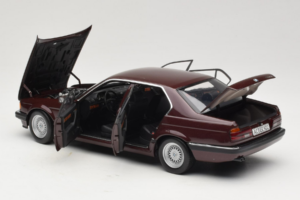 BMW 730i E32 Red Metallic Minichamps 1:18 100023001 Metal — zdjęcie 5 z 8