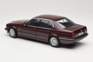 BMW 730i E32 Red Metallic Minichamps 1:18 100023001 Metal — zdjęcie 7 z 8