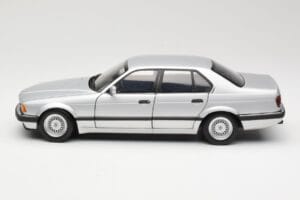 BMW 730i E32 Srebrny Minichamps 1:18 100023000 Metal — zdjęcie 4 z 8