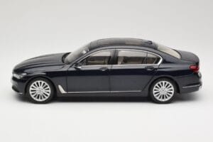 BMW 750Li F02 Imperial Blue Paragon 1:18 80432405586 Metal — zdjęcie 4 z 8