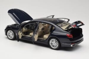 BMW 750Li F02 Imperial Blue Paragon 1:18 80432405586 Metal — zdjęcie 5 z 8