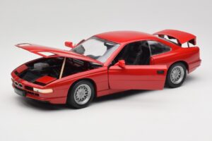 BMW 850Ci E31 Brilliant Red Revell 1:18 8827 Metal — zdjęcie 2 z 8