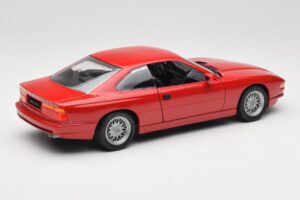 BMW 850Ci E31 Brilliant Red Revell 1:18 8827 Metal — zdjęcie 3 z 8