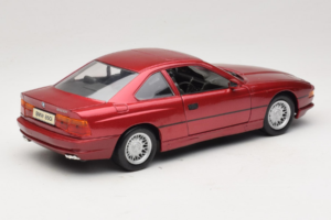 BMW 850i E31 Czerwony Tchibo 1:18 36157 Metal — zdjęcie 3 z 8