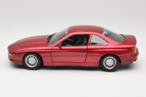 BMW 850i E31 Czerwony Tchibo 1:18 36157 Metal — zdjęcie 4 z 8