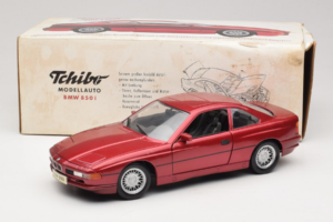 BMW 850i E31 Czerwony Tchibo 1:18 36157 Metal — zdjęcie 8 z 8