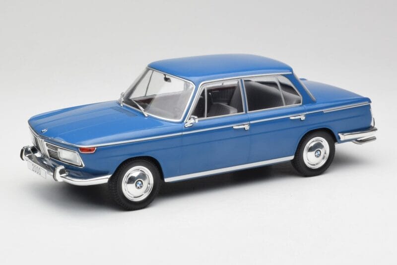BMW 2000 Tilux E120 Caribe Niebieski MCG 1:18 MCG18291 Metal