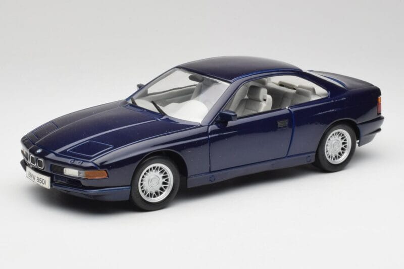 BMW E31 850i Mauritius Niebieski Maisto 1:18 438813100299 Metal