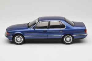 BMW Alpina B11 E32 3.5 Metallic Blue MCG 1:18 MCG18232 Metal — zdjęcie 3 z 6