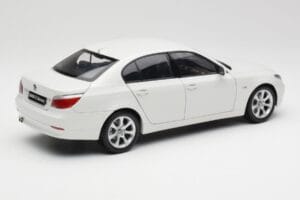 BMW E60 545i Alpine Biały Kyosho 1:18 08591W Metal — zdjęcie 3 z 8