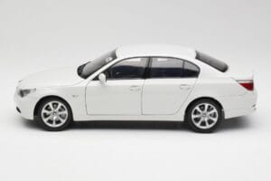 BMW E60 545i Alpine Biały Kyosho 1:18 08591W Metal — zdjęcie 4 z 8