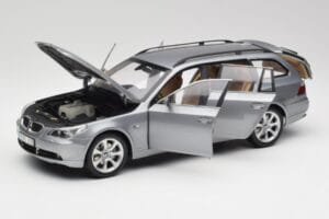 BMW 545i E61 Touring Jasnoszary Kyosho 1:18 80430308414 Metal — zdjęcie 2 z 8