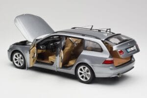 BMW 545i E61 Touring Jasnoszary Kyosho 1:18 80430308414 Metal — zdjęcie 5 z 8