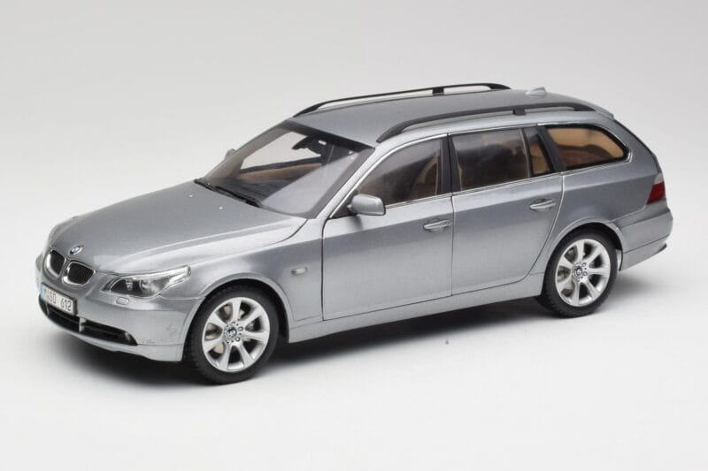BMW 545i E61 Touring Jasnoszary Kyosho 1:18 80430308414 Metal