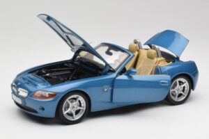 BMW Z4 E85 Maldives Blue Bburago 1:18 34046BLUE Metal — zdjęcie 2 z 8