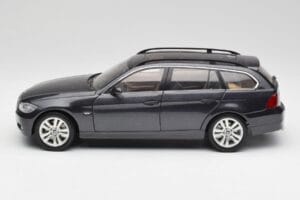 BMW 330i E91 Touring Ciemnoszary Kyosho 1:18 80430394360 Metal — zdjęcie 4 z 8