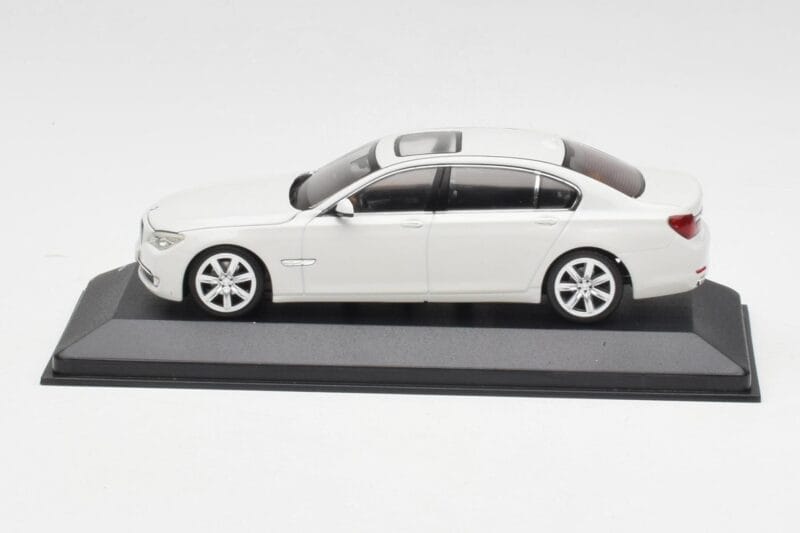 BMW 750Li F02 Biały Minichamps 1:43 80420445201 Metal