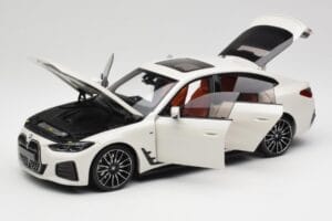 BMW i4 M50 G26 Alpine White Minichamps 1:18 110023011 Metal — zdjęcie 2 z 8