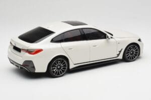 BMW i4 M50 G26 Alpine White Minichamps 1:18 110023011 Metal — zdjęcie 3 z 8