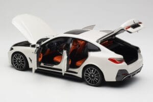 BMW i4 M50 G26 Alpine White Minichamps 1:18 110023011 Metal — zdjęcie 5 z 8