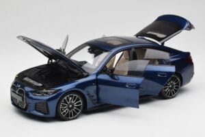 BMW i4 M50 G26 Portimao Blue Minichamps 1:18 110023012 Metal — zdjęcie 2 z 8
