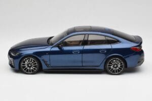 BMW i4 M50 G26 Portimao Blue Minichamps 1:18 110023012 Metal — zdjęcie 4 z 8