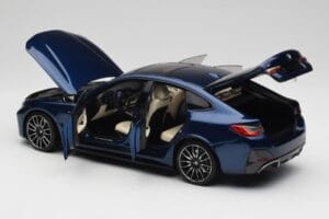 BMW i4 M50 G26 Portimao Blue Minichamps 1:18 110023012 Metal — zdjęcie 5 z 8