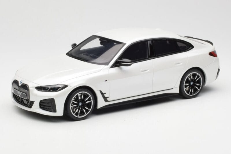 BMW i4 M50 G26 Mineral Biały Metaliczny Otto 1:18 OT1074 Żywica