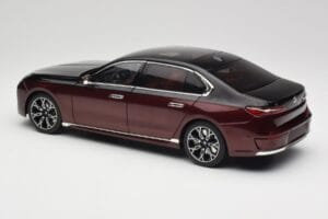 BMW i7 G70 Black & Red Metallic Minichamps 1:18 110023201 Metal — zdjęcie 7 z 8