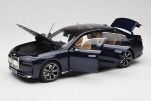 BMW i7 G70 Blue Metallic Minichamps 1:18 110023202 Metal — zdjęcie 2 z 8
