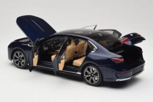 BMW i7 G70 Blue Metallic Minichamps 1:18 110023202 Metal — zdjęcie 5 z 8