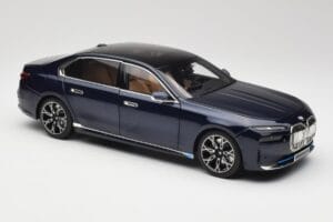 BMW i7 G70 Blue Metallic Minichamps 1:18 110023202 Metal — zdjęcie 6 z 8
