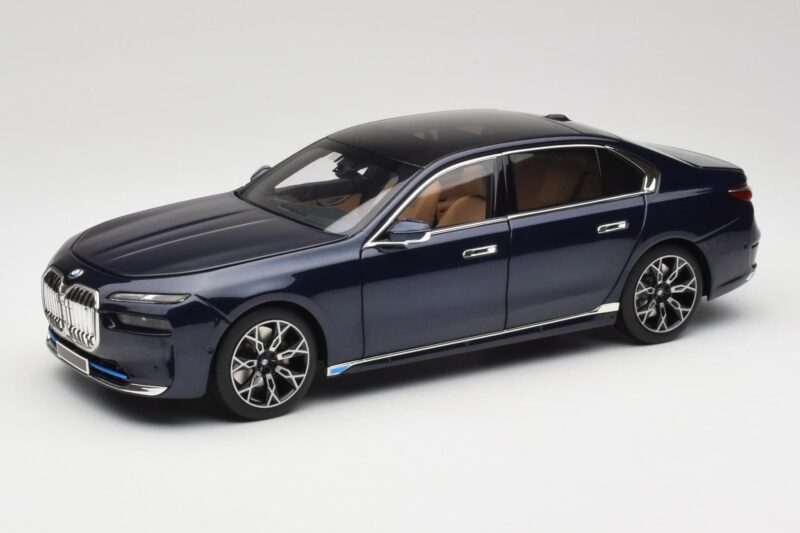 BMW i7 G70 Blue Metallic Minichamps 1:18 110023202 Metal