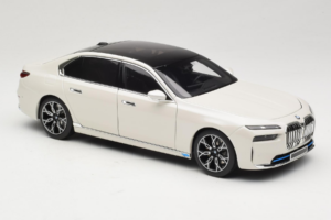 BMW i7 G70 White Metallic Minichamps 1:18 110023200 Metal — zdjęcie 6 z 8